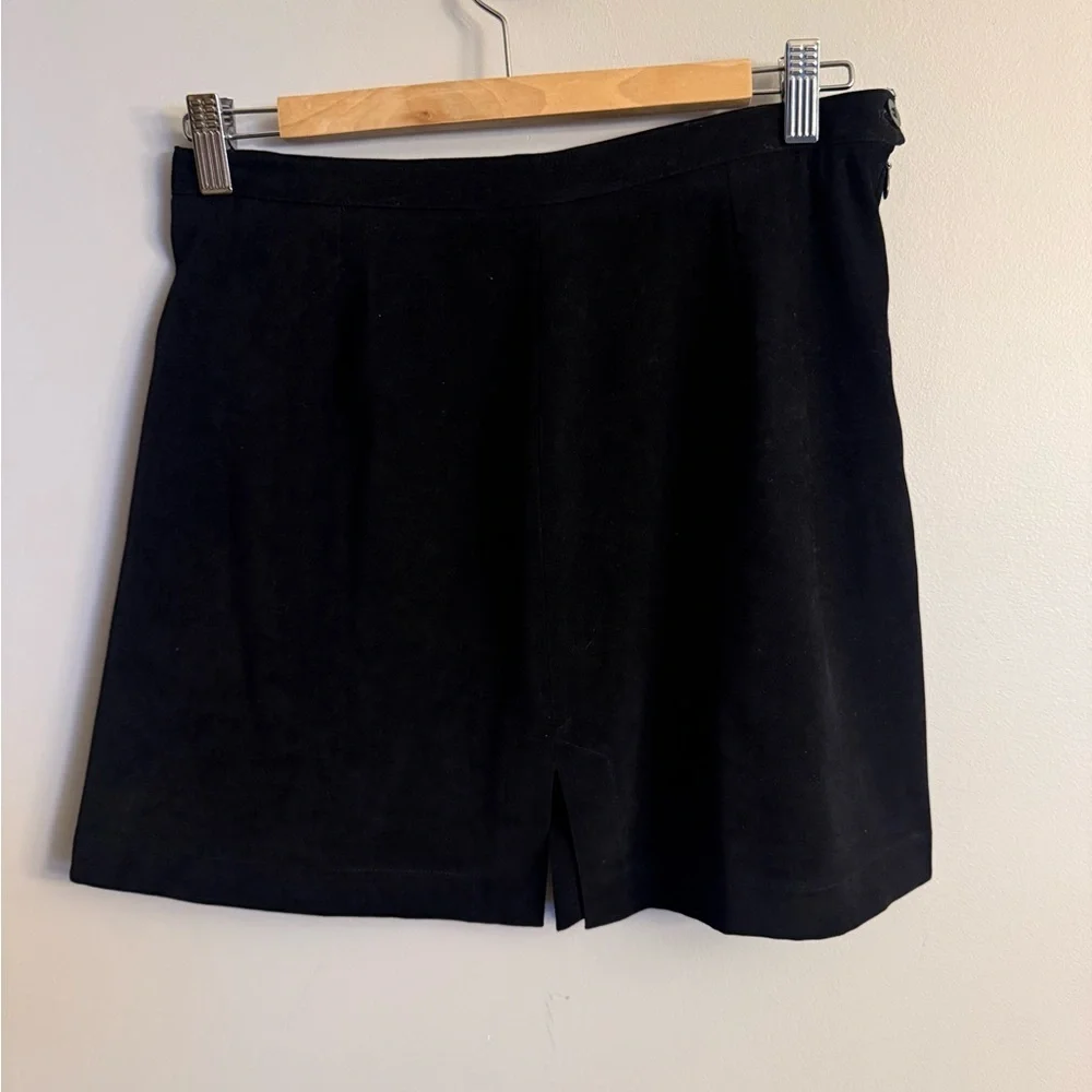 BCBG Max Azria Black Faux Suede Mini Skirt Front Slit Size 10 Made in USA